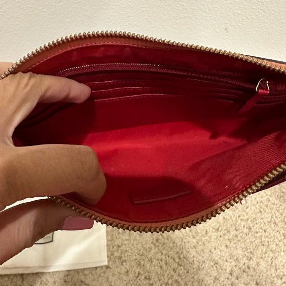 GUCCI GG Supreme Monogram Face Embroidered shoulder bag - Picture 5 of 8